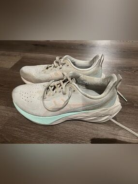 Asics Wmns Novablast 4  'Oatmeal Moonrock'